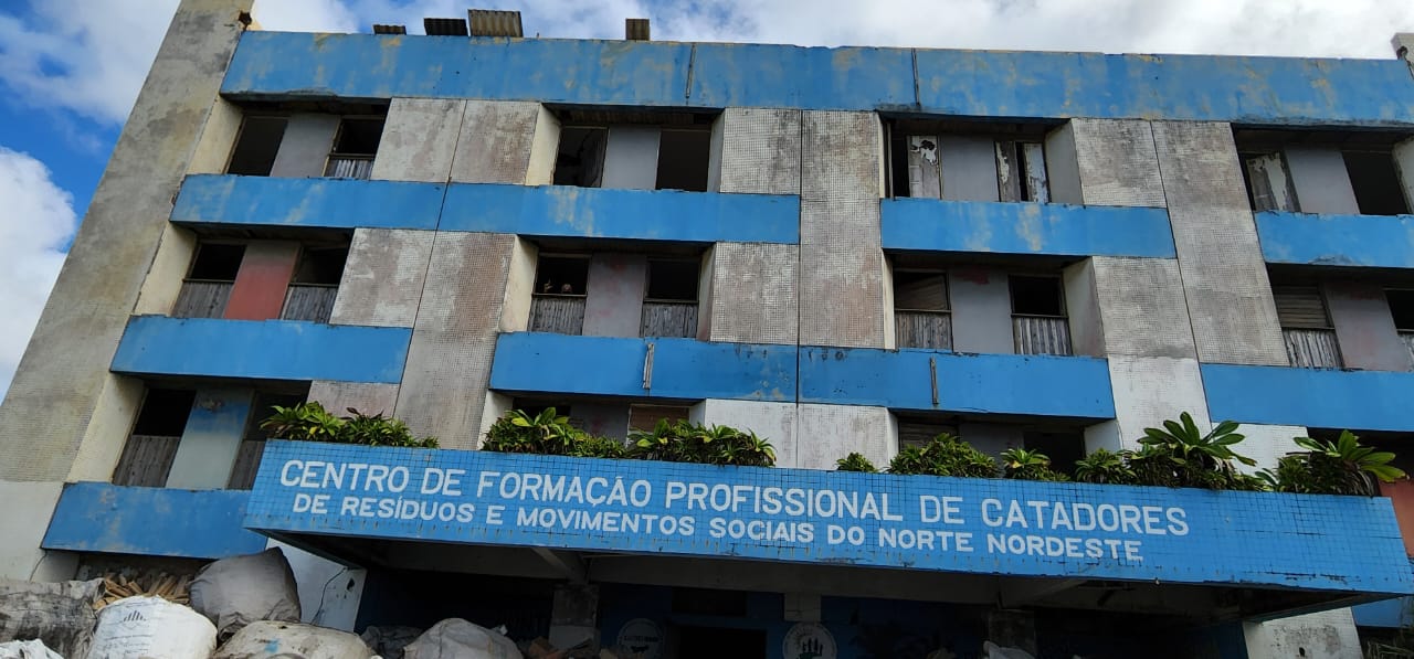Movimento Sem Teto ocupa prédio no Jardim de Alah neste sábado (25)