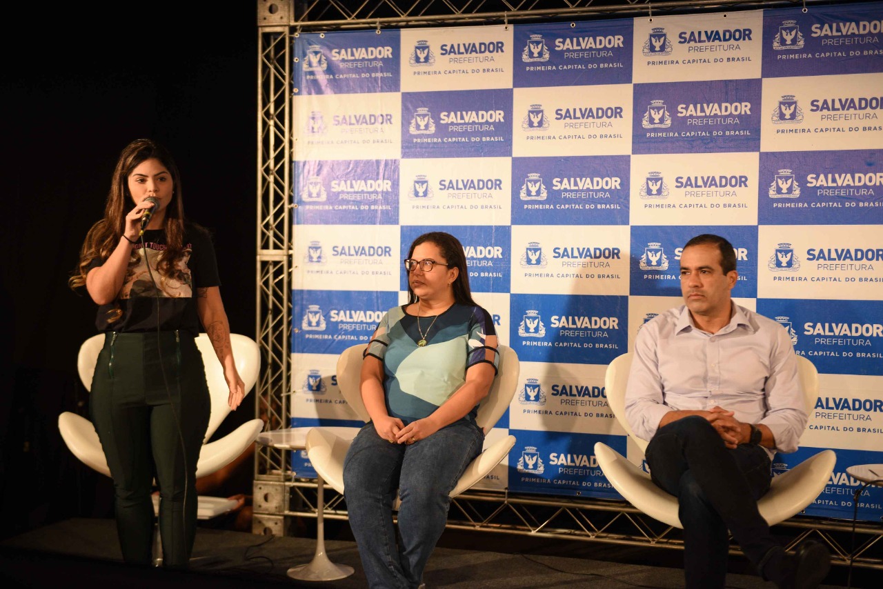 A titular da Secis, Marcelle Moraes, detalhou a programação ao lado da vice-prefeita Ana Paula Matos e do prefeito Bruno Reis