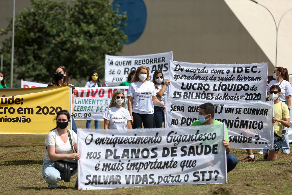 Usuários de planos de saúde protestam na frente do STJ, em Brasília Usuários de planos de saúde protestam na frente do STJ, em Brasília