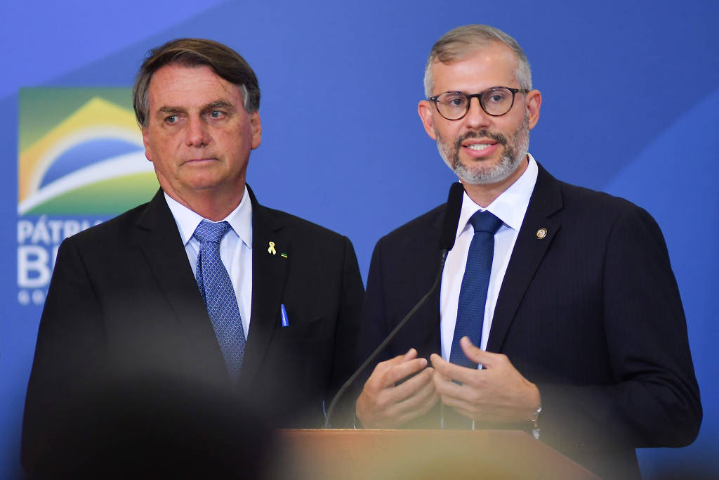 Bolsonaro e o ministro Victor Godoy