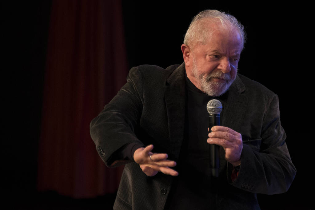 Lula durante palestra sobre futuro do trabalho em maio em São Paulo