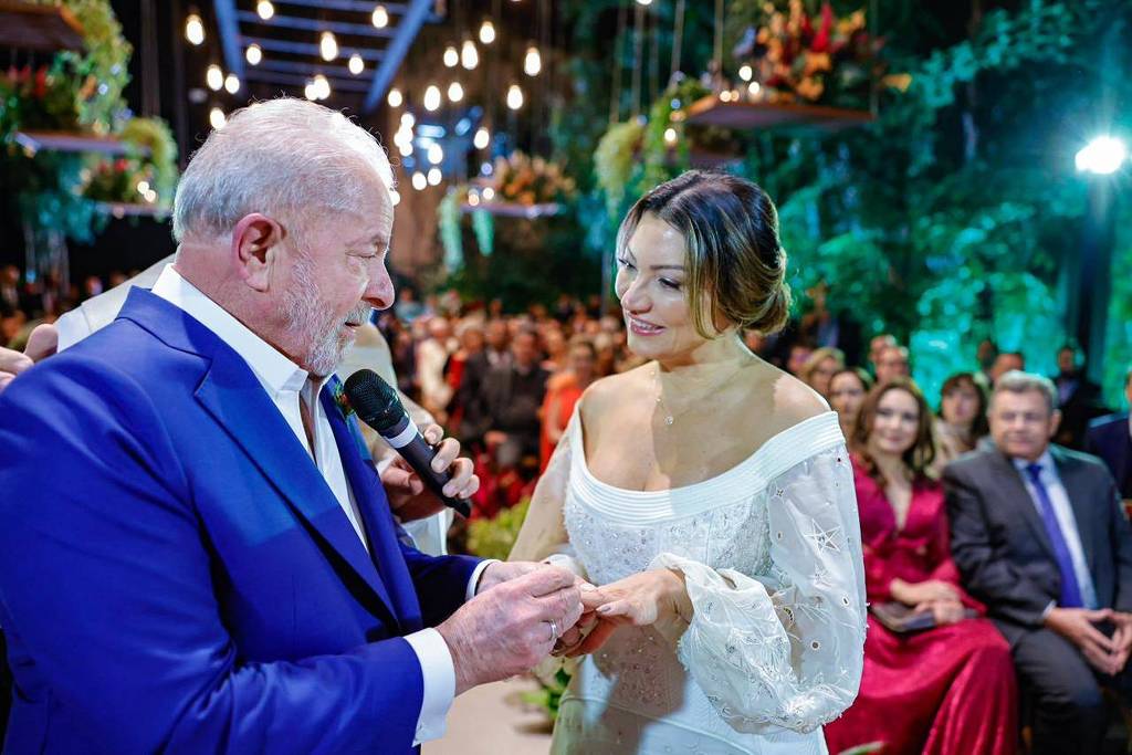 Ex-presidente e a esposa receberam diagnóstico positivo; Ex-presidente e a esposa receberam diagnóstico positivo;