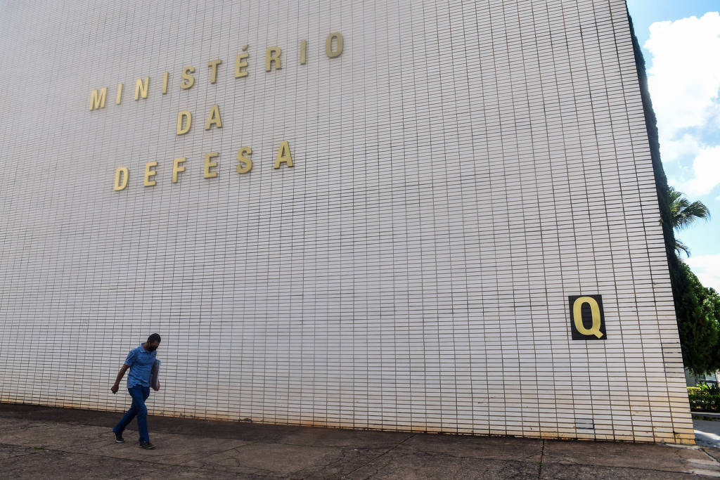  O Ministério da Defesa recebeu parte dos recursos do Bolsa Família