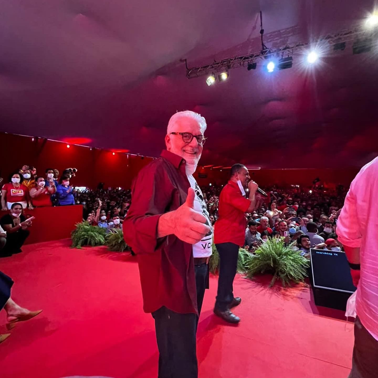 O vencimento bruto de um senador é de R$ 33,7 mil