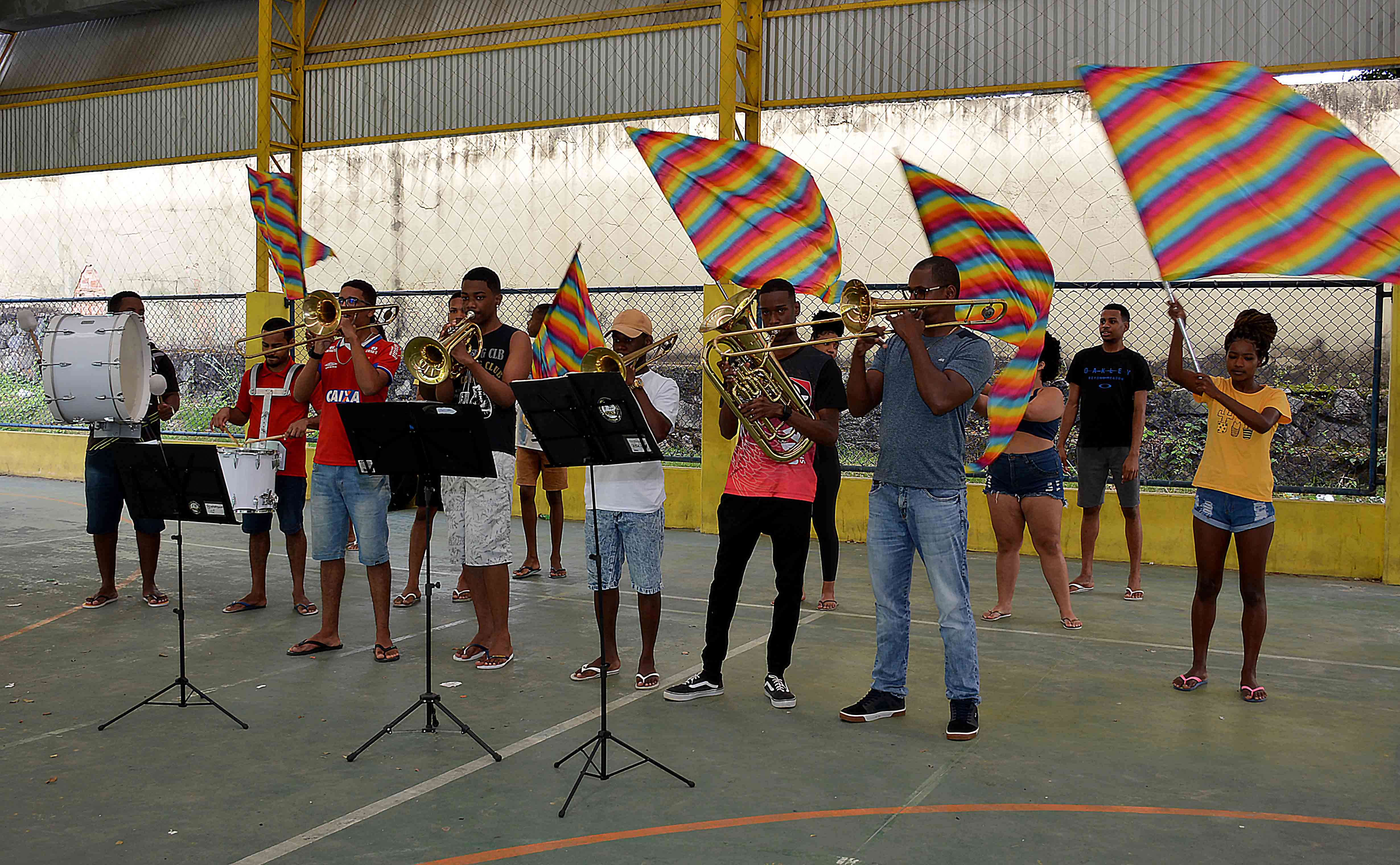 Integrantes da Marcial Alexandrina Santos Pita (Famasp) ensaiam para o cortejo do 2 de Julho