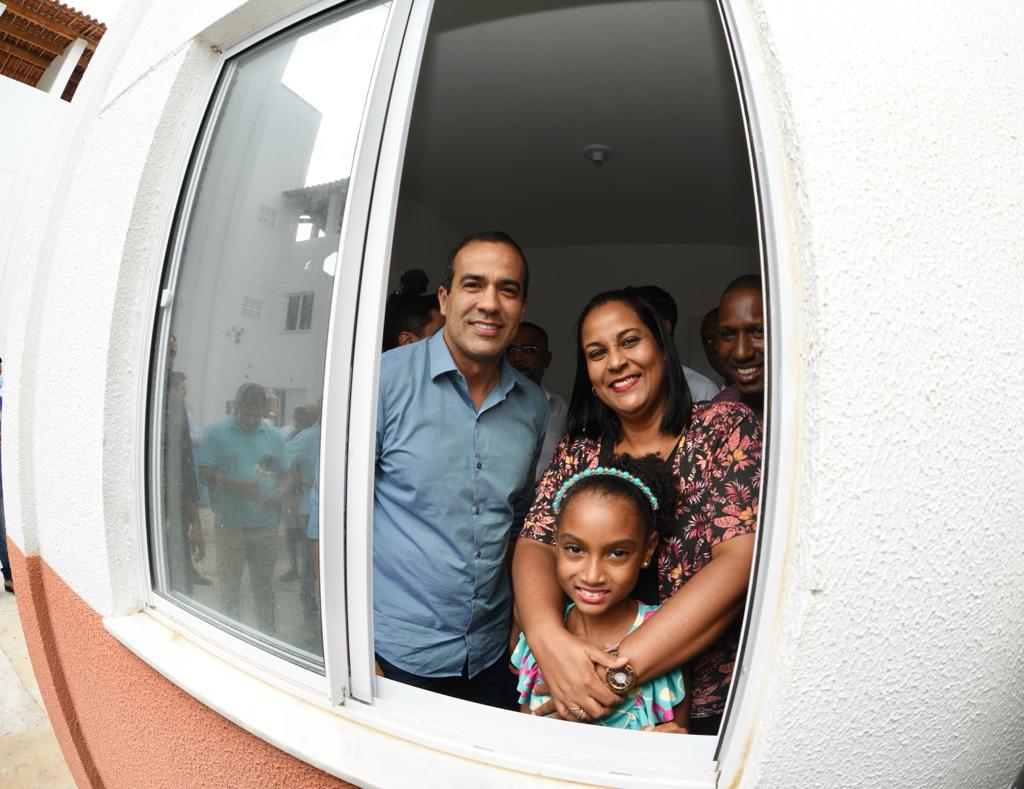 O prefeito de Salvador, Bruno Reis, realizou a entrega do residencial nesta quarta-feira (29)
