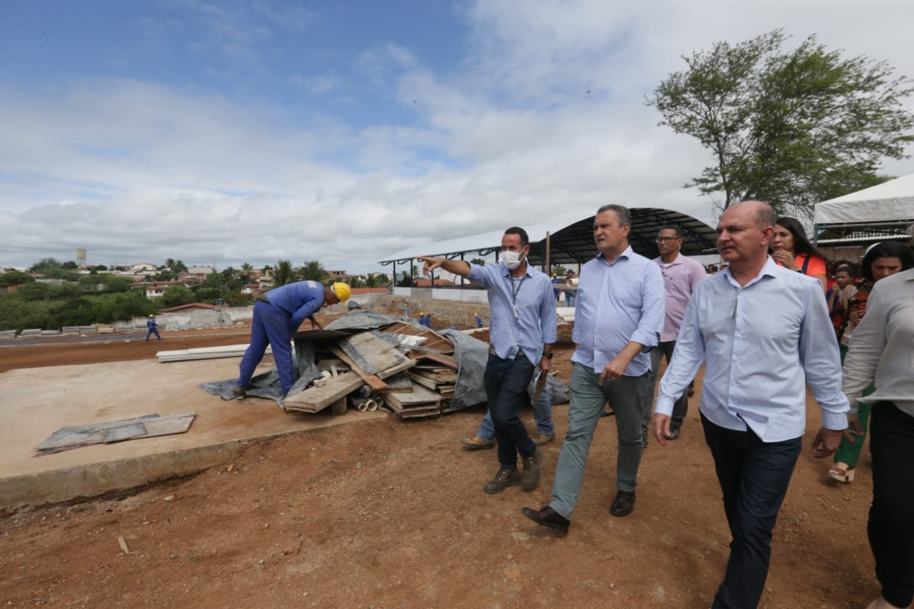 Serão construídos uma areninha com campo society e um módulo conjugado para abrigar a Delegacia Territorial e o Pelotão da PM Serão construídos uma areninha com campo society e um módulo conjugado para abrigar a Delegacia Territorial e o Pelotão da PM
