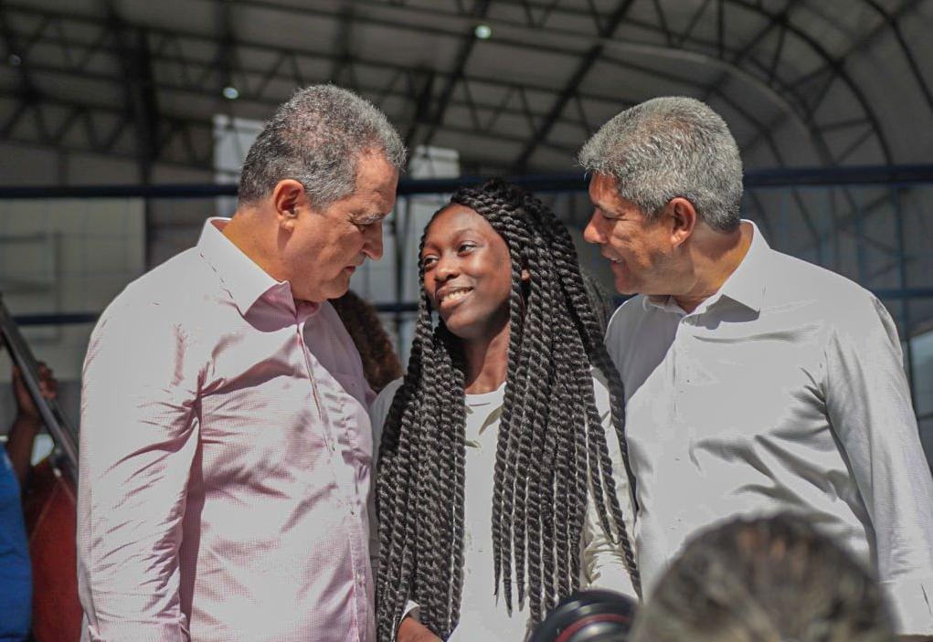 Governador Rui Costa e Jerônimo Rodrigues durante inauguração da Escola Estadual da Vila Canária