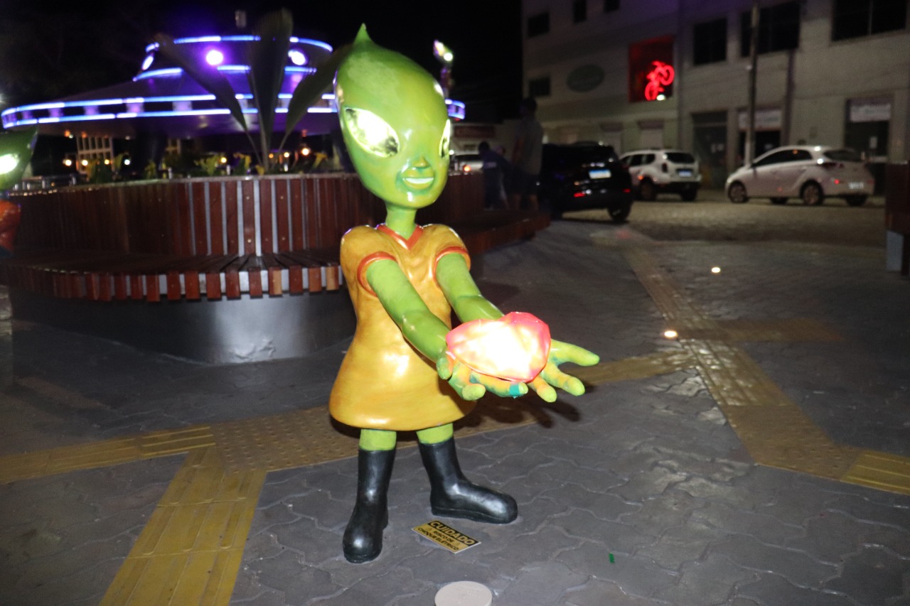 Espaço conta com uma réplica de espaçonave e com ETs, que representam aspectos da cidade