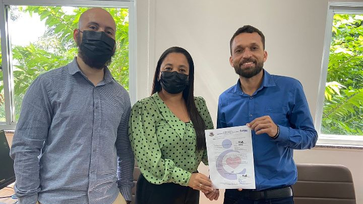 O arquiteto da UPB, Luigi Dultra, a superintendente da UPB, Raquel Santana, e o prefeito de Cardeal da Silva, Antônio Sales O arquiteto da UPB, Luigi Dultra, a superintendente da UPB, Raquel Santana, e o prefeito de Cardeal da Silva, Antônio Sales