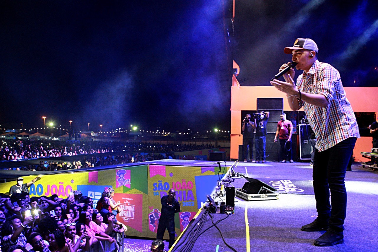 Na terceira noite de festa no Parque de Exposições, o piseiro de João Gomes e Zé Felipe atrai uma multidão de fãs