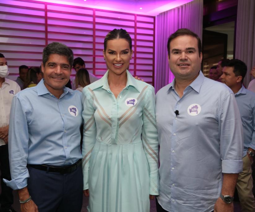 ACM Neto e Cacá Leão participam do lançamento em apoio a Roberta Caires ACM Neto e Cacá Leão participam do lançamento em apoio a Roberta Caires