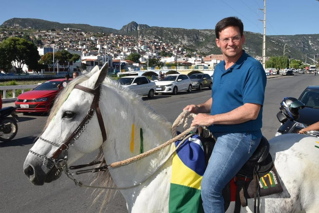 Em entrevista à Rádio Ubatã FM, o pré-candidato ao governo destacou que é importante que o dinheiro esteja na mão dos cidadãos e não nos cofres do Estado
