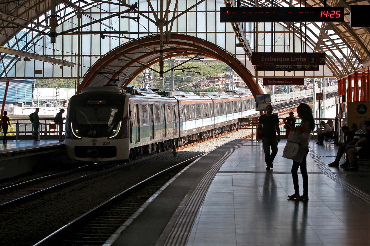 O metrô, por exemplo, que transporta quase 300 mil passageiros diariamente, é o sistema metroviário que mais cresceu na América Latina