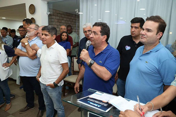 O deputado estadual Antônio Henrique Jr (PP) com ACM Neto e Cacá Leão O deputado estadual Antônio Henrique Jr (PP) com ACM Neto e Cacá Leão