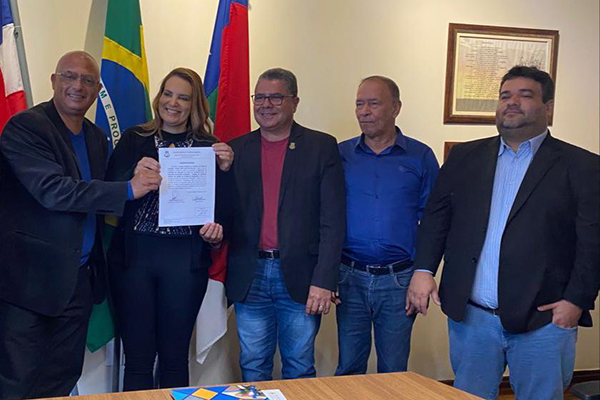 Assinatura da ordem de serviço para a obra de qualificação da área do Cristo de Mário Cravo