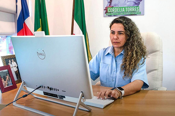 A prefeita de Eunápolis, Cordélia Torres