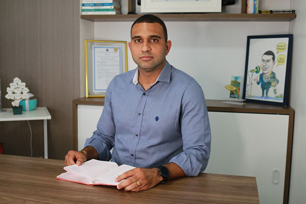 O presidente do Podemos na Bahia, Heber Santana