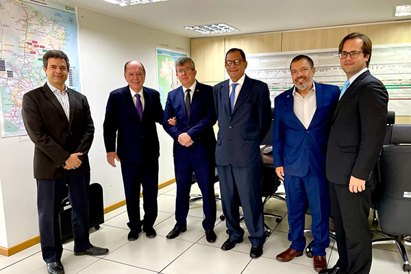 O vice-governador João Leão com dirigentes da empresa Valec O vice-governador João Leão com dirigentes da empresa Valec