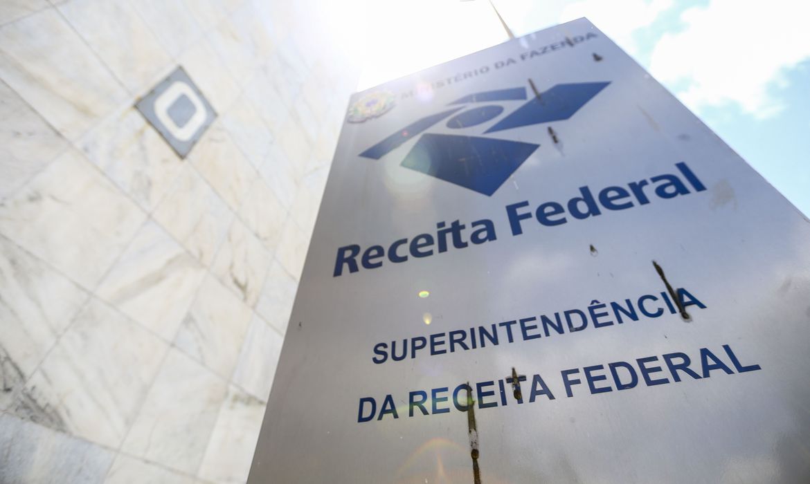 A Receita esperava receber 46,2 milhões de declarações, mas o número ficou abaixo, em 43,3 milhões A Receita esperava receber 46,2 milhões de declarações, mas o número ficou abaixo, em 43,3 milhões
