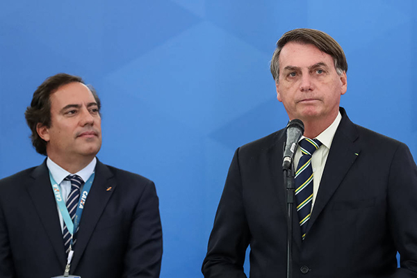 O presidente Jair Bolsonaro ao lado do presidente da Caixa Econômica Federal, Pedro Guimarães O presidente Jair Bolsonaro ao lado do presidente da Caixa Econômica Federal, Pedro Guimarães