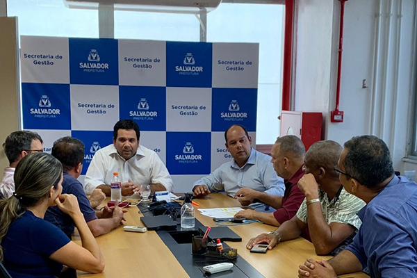 Reunião define reajuste salarial de servidores municipais Reunião define reajuste salarial de servidores municipais