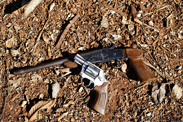 Armas em área rural de Foz do Iguaçu (PR) Armas em área rural de Foz do Iguaçu (PR)