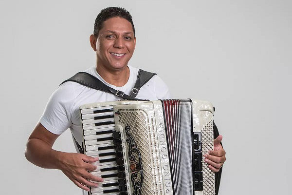 O forrozeiro Targino Godim O forrozeiro Targino Godim