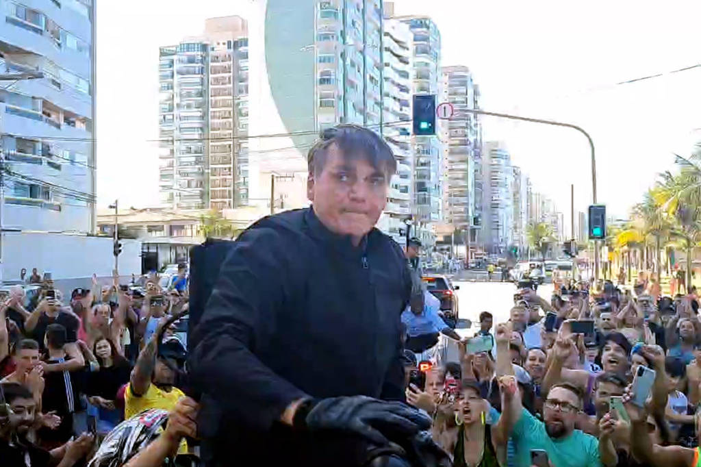 Presidente afirma que 'recados não vão surtir efeito' e faz aceno a eleitorado feminino em evento