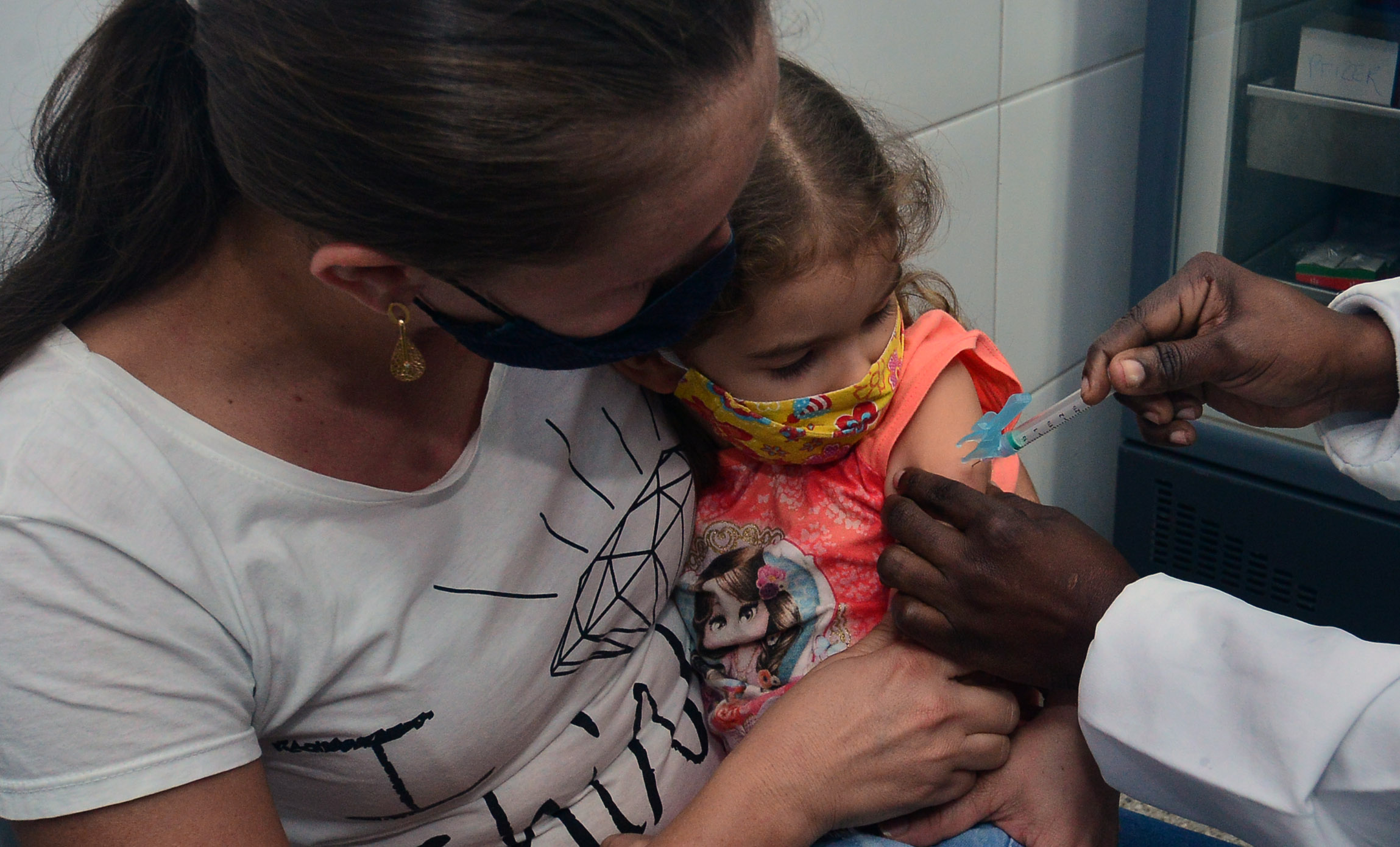 A imunização do público infantil será realizada mediante apresentação do documento de identificação da criança e dos pais e/ou responsáveis A imunização do público infantil será realizada mediante apresentação do documento de identificação da criança e dos pais e/ou responsáveis