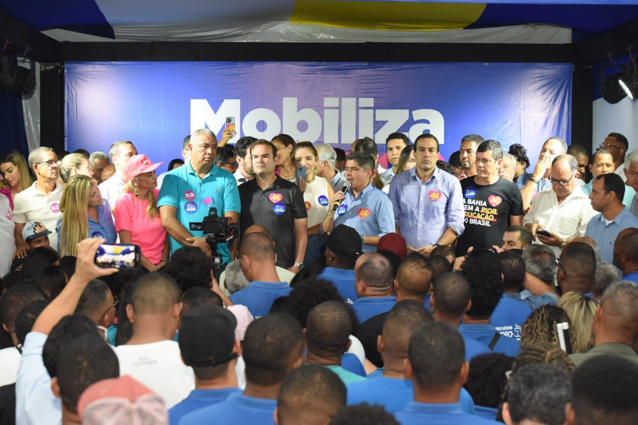 ACM Neto discursa durante ato de pré-campanha no bairro da Liberdade, em Salvador
