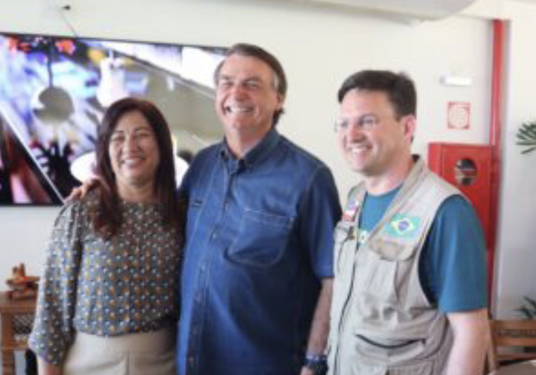 A médica Leonídia Umbelina ao lado de Jair Bolsonaro e João Roma