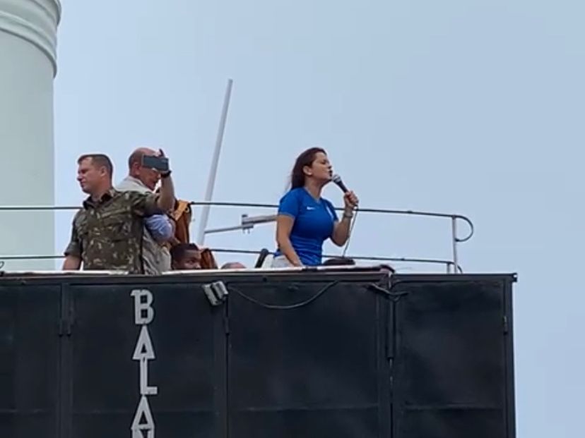 Ex-vereadora Lorena Brandão discursa na Barra Ex-vereadora Lorena Brandão discursa na Barra