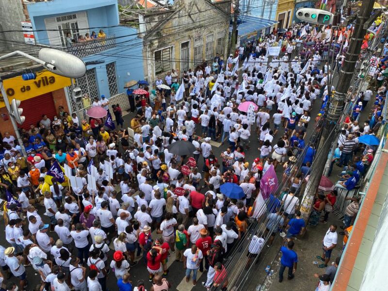 Homenageados por ex-secretário estadual, profissionais de saúde fizeram 'tapete branco' em cortejo do 2 de Julho Homenageados por ex-secretário estadual, profissionais de saúde fizeram 'tapete branco' em cortejo do 2 de Julho