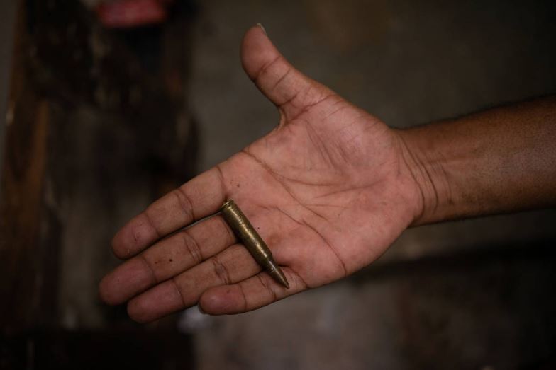 Munição de fuzil encontrada na casa de um morador da favela do Jacarezinho, após operação que resultou em 28 mortes; negros são 84% dos alvos das mortes por intervenção policial Munição de fuzil encontrada na casa de um morador da favela do Jacarezinho, após operação que resultou em 28 mortes; negros são 84% dos alvos das mortes por intervenção policial