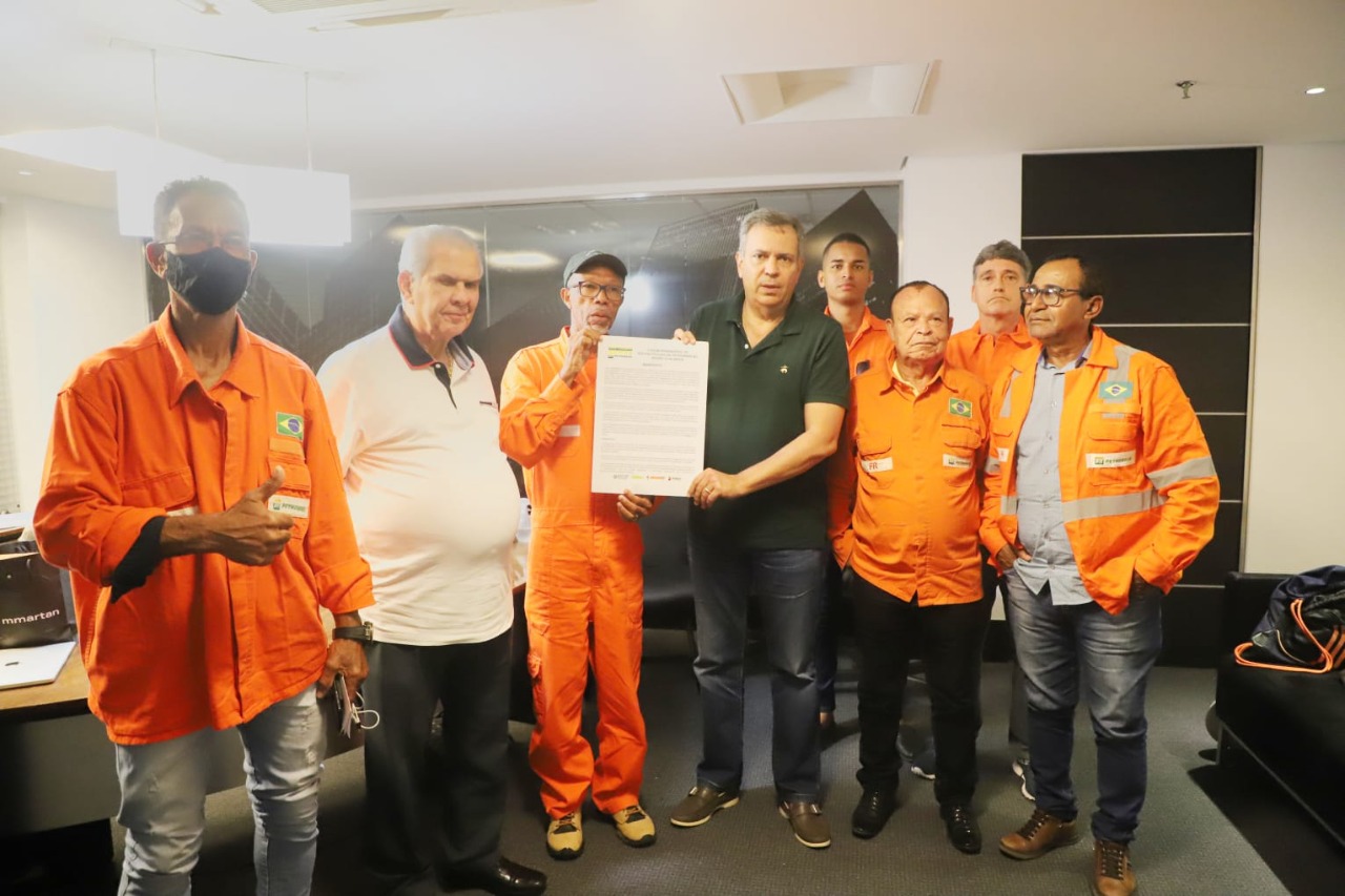 Petroleiros baianos criam manifesto contra privatização da Petrobras e pela reestatização de refinaria