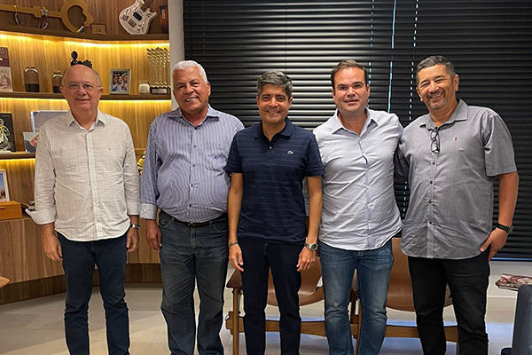 ACM Neto recebe o apoio de Nena, prefeito de Inhambupe