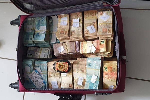 'Jogo do tigrinho' mira ricos e pobres e vítimas relatam prejuízo de até R$ 200 mil 'Jogo do tigrinho' mira ricos e pobres e vítimas relatam prejuízo de até R$ 200 mil