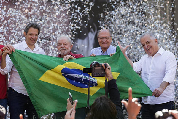 Haddad, Lula, Alckmin e França durante evento em Diadema (SP)