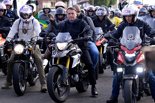 O presidente Jair Bolsonaro em motociata em Juiz de Fora (MG)
