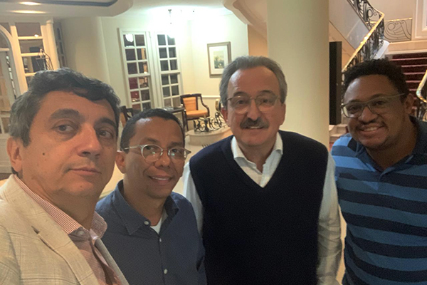 Luiz Dulci, ao centro, é um dos coordenadores da campanha de Lula