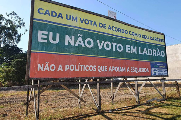 Outdoor em Sinop (MT) pede que eleitores não votem na esquerda