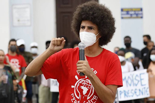 Vereador Renato Freitas (PT) participa de ato contra o racismo, que invadiu igreja em Curitiba, em fevereiro