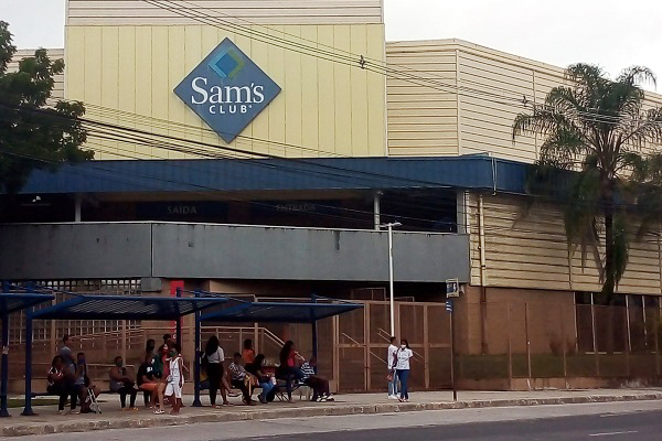 Loja da Sam's Club localizada na Avenida ACM