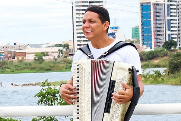O sanfoneiro e candidato a deputado federal Targino Godim