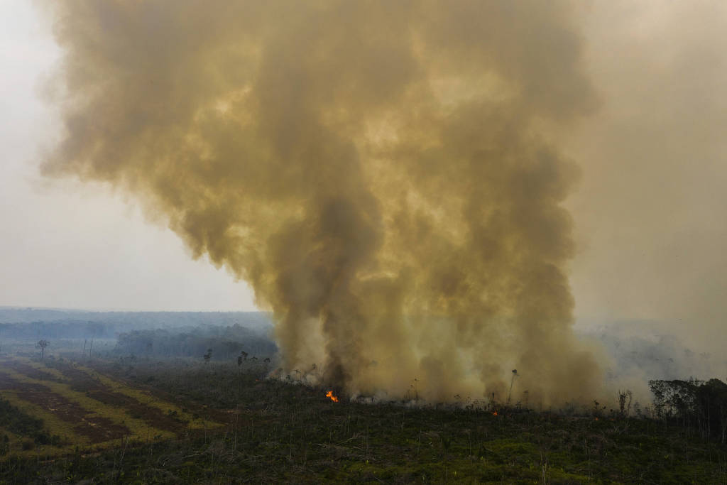 Queimada em área desmatada no município de Humaitá, no sul do Amazonas Queimada em área desmatada no município de Humaitá, no sul do Amazonas