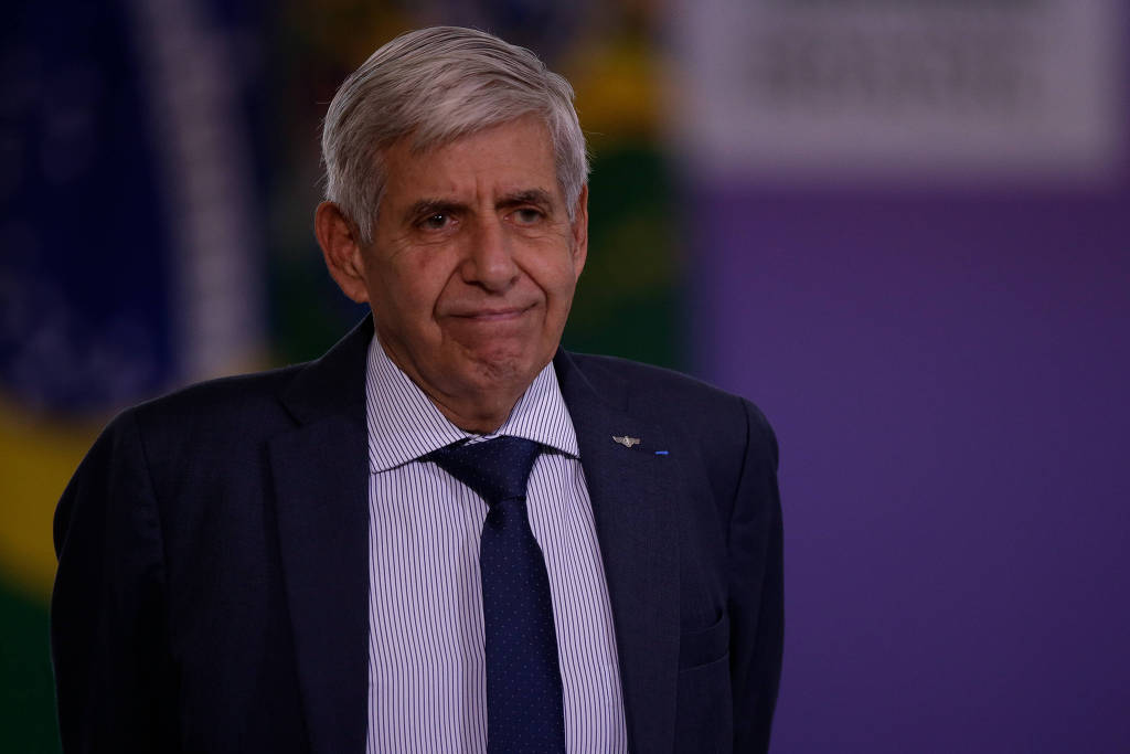 O ministro chefe do GSI (Gabinete de Segurança Institucional), general Augusto Heleno a caminho de cerimônia no Palácio do Planalto O ministro chefe do GSI (Gabinete de Segurança Institucional), general Augusto Heleno a caminho de cerimônia no Palácio do Planalto