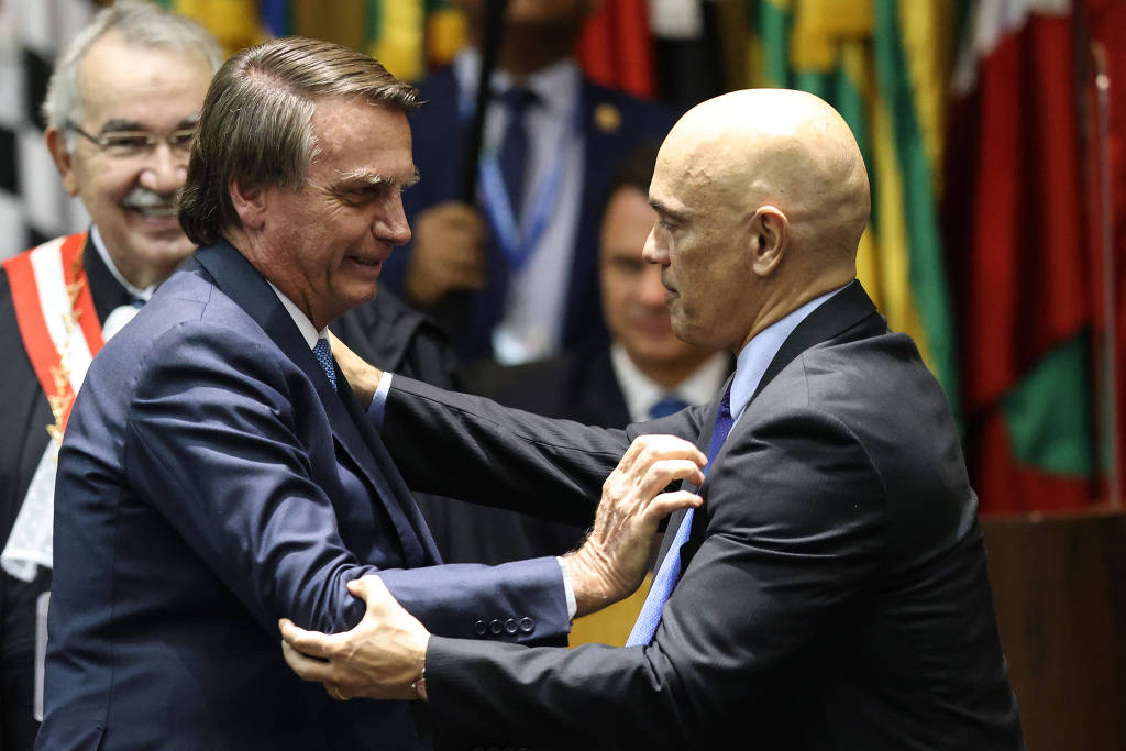 Bolsonaro e Moraes se cumprimentam em cerimônia no TST, em maio deste ano Bolsonaro e Moraes se cumprimentam em cerimônia no TST, em maio deste ano
