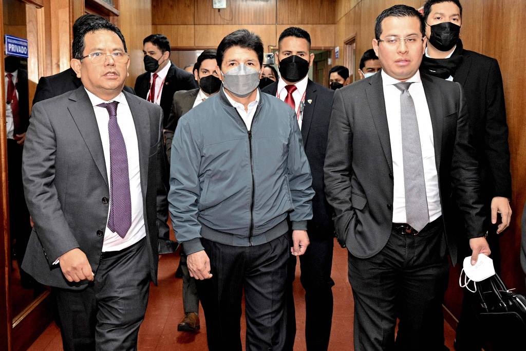 Presidente do Peru, Pedro Castillo, chega à promotoria em Lima