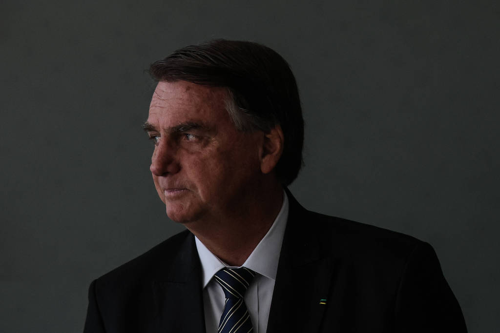 O presidente Jair Bolsonaro participa de abertura de exposição alusiva ao bicentenário da independência do Brasil, no Palácio do Planalto, em Brasília